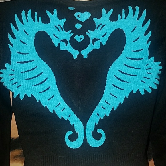 Too Fast Blue Seahorses Kiss in Heart Shape on Back of Sweater Kracken on Front - Picture 7 of 8